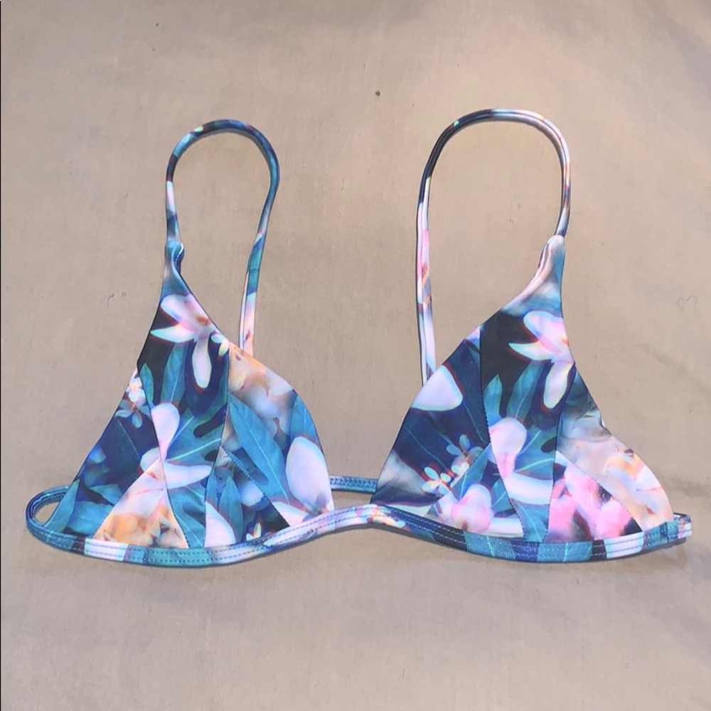 Stone fox bikini top. Like new L
